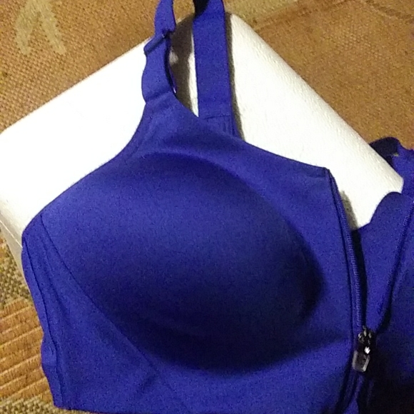 💙All in Motion yoga top💙 - Picture 3 of 7